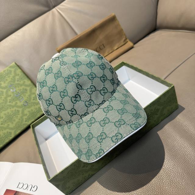 comes with a packaging bag. This is a new, original Gucci baseball cap with a me