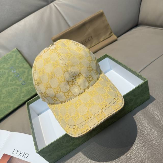 comes with a packaging bag. This is a new, original Gucci baseball cap with a me