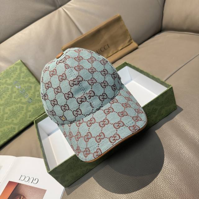 comes with a packaging bag. This is a new, original Gucci baseball cap with a me