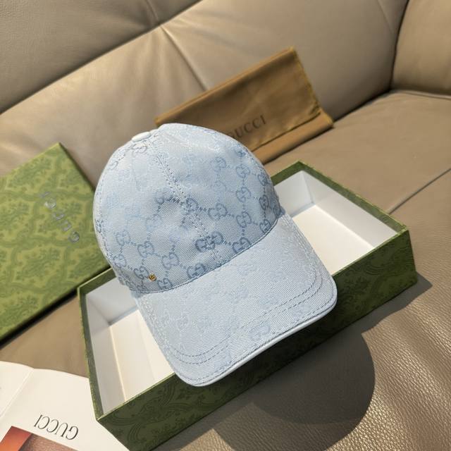 comes with a packaging bag. This is a new, original Gucci baseball cap with a me