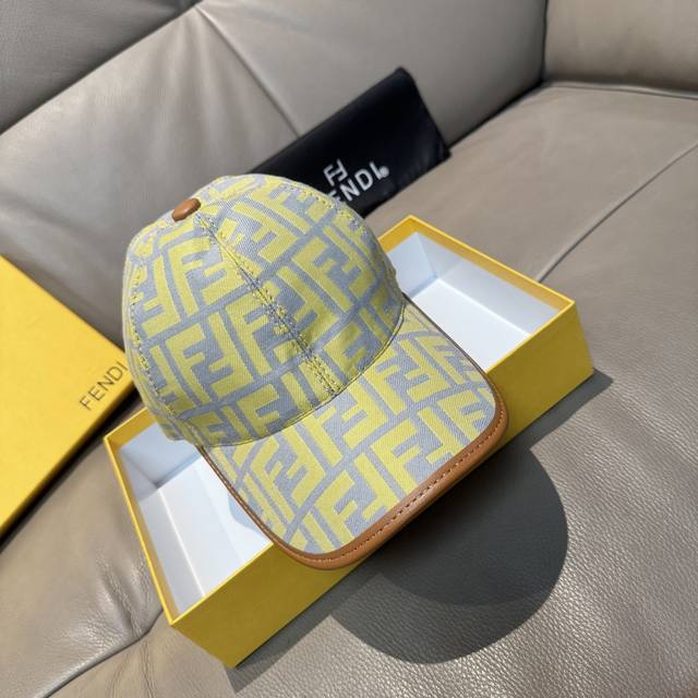 comes with a box bag. This new Fendi baseball cap features a double-F jacquard p