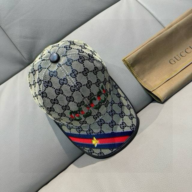 comes with a box bag. This new Gucci baseball cap is original and original. Made