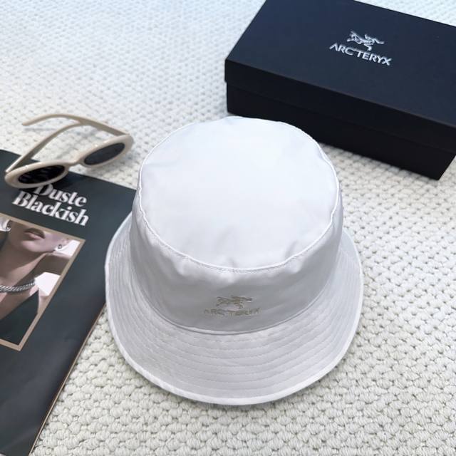 Arcteryx's new embroidered bucket hat is now available on the market. It's a mus