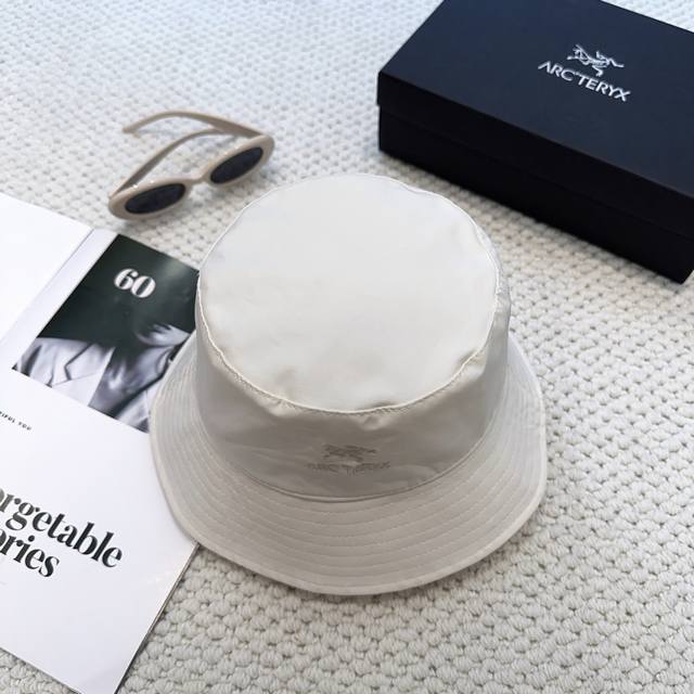 Arcteryx's new embroidered bucket hat is now available on the market. It's a mus