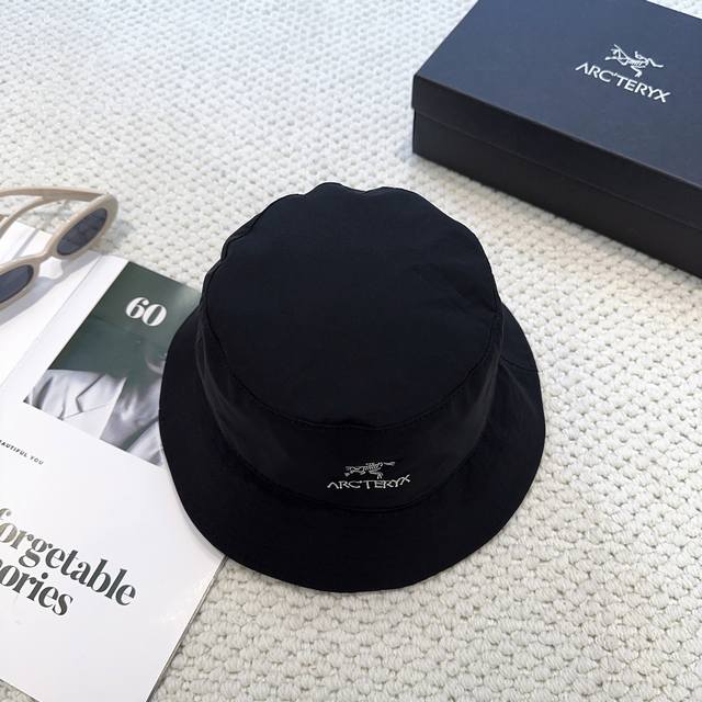 Arcteryx's new embroidered bucket hat is now available on the market. It's a mus
