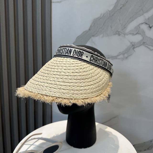 Dior hollow top hat high-end customization, celebrity style, details to be added