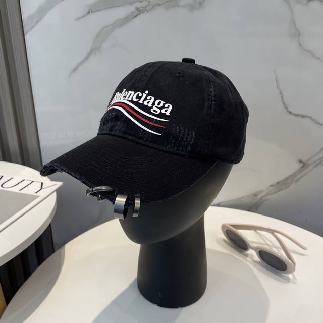 New Balencia*A Parisian family baseball cap, in stock, shipped instantly. Simple