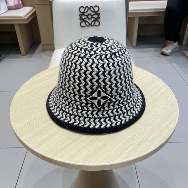 Louis Vuitton baseball cap Louisvuitton new wool hat, knitted bucket hat, hand-g