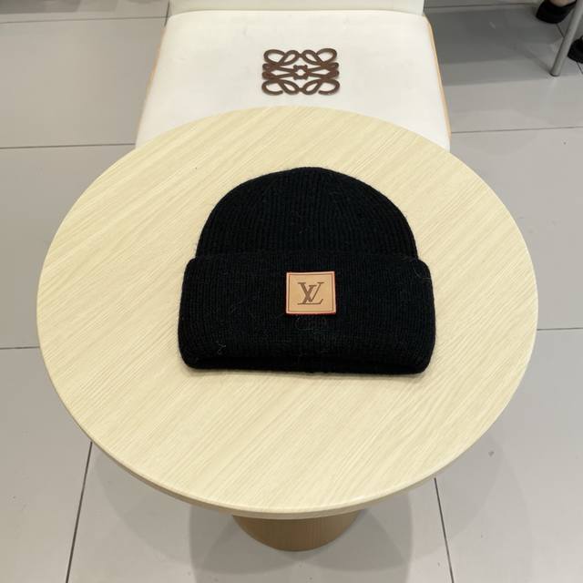 Lv Louis Vuitton 2025 Autumn and Winter Chanel Style Rabbit Fur Big Brand Knitte