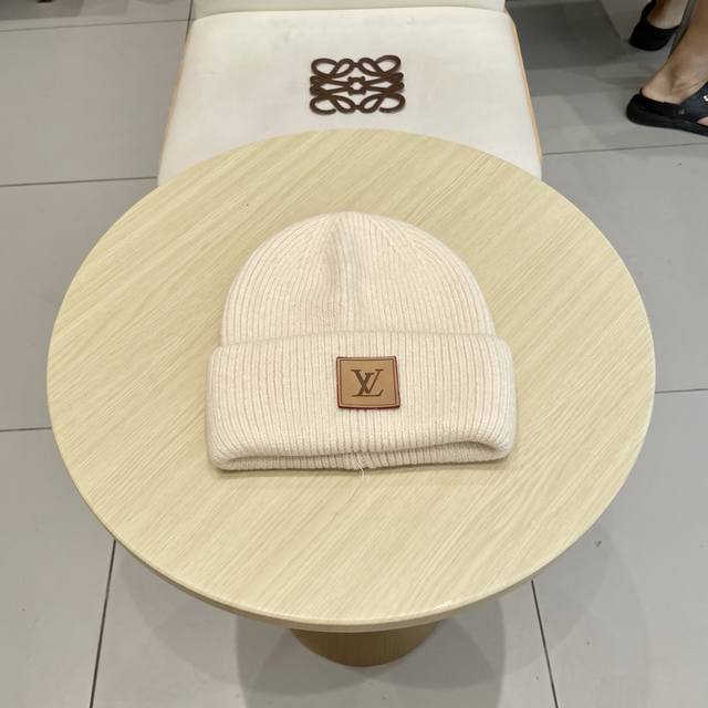 Lv Louis Vuitton 2025 Autumn and Winter Chanel Style Rabbit Fur Big Brand Knitte