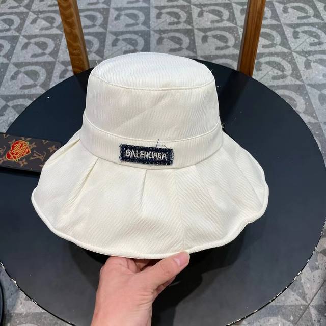 Balenciaga's new washed denim fisherman hat is really a versatile item! It looks