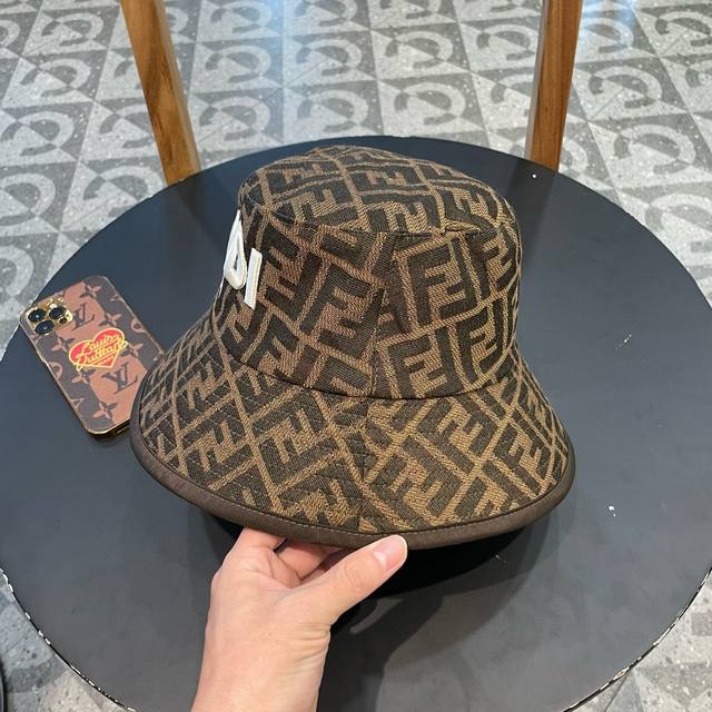 Fendi Fendi old flower letter bucket hat, Fd old flower bucket hat is really fas