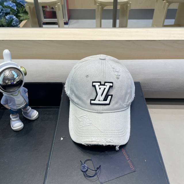 Lv autumn new style baseball cap with small label in several colors is really at