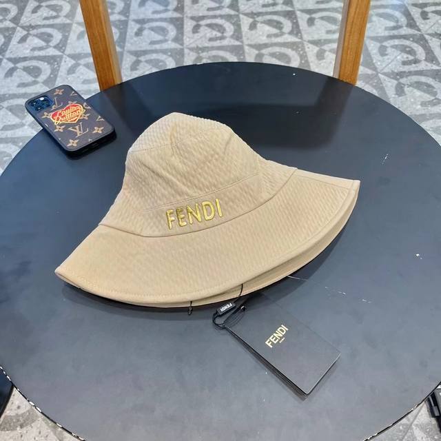 Fendi new straw hat, bucket hat, high-end custom style, running volume king, fem