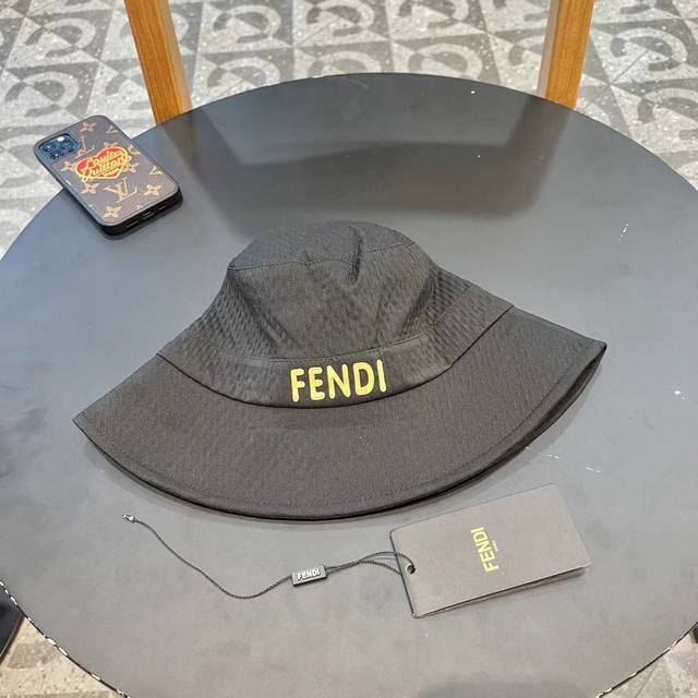 Fendi new straw hat, bucket hat, high-end custom style, running volume king, fem