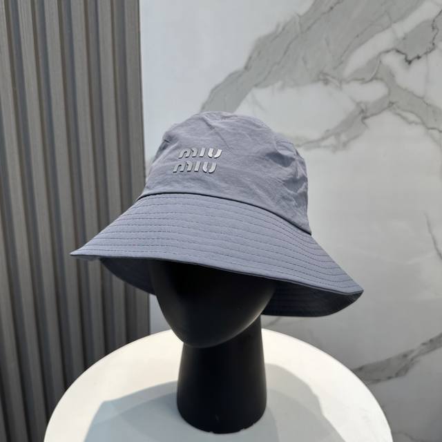 Miumiu's new quick-drying simple bucket hat is light, breathable, fashionable an