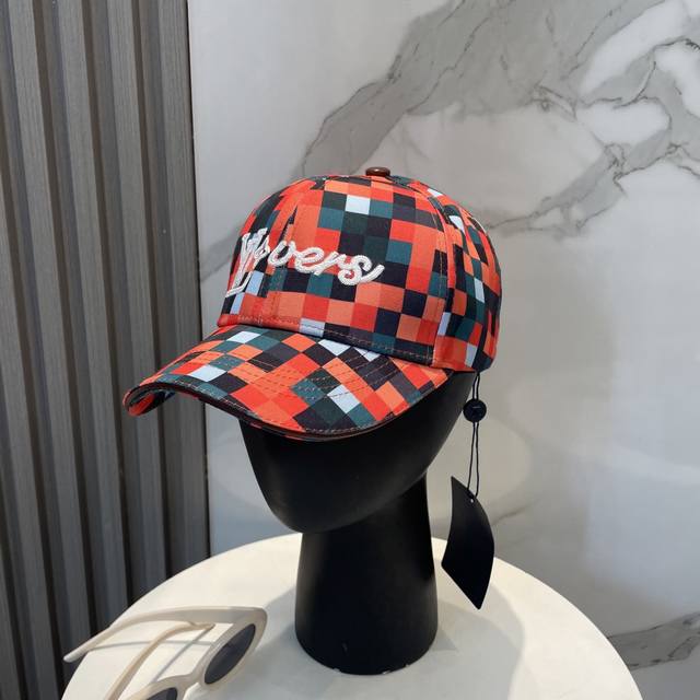Lv Louis Vuitton official website high version shipment, classic embroidered bas