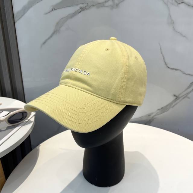 Balenciaga baseball cap. My family is a master of Balenciaga's craftsmanship. Th