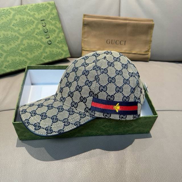 a timeless classic! Comes with a box and pouch. This Gucci classic baseball cap