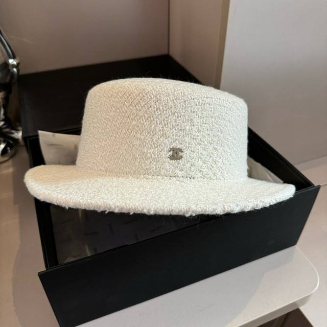 Chanel classic lady-style flat top hat, head circumference 57cm