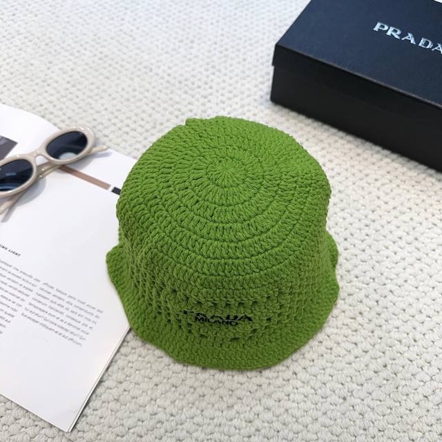 Prada's new knitted bucket hat is made of high-density material. It is a very ta