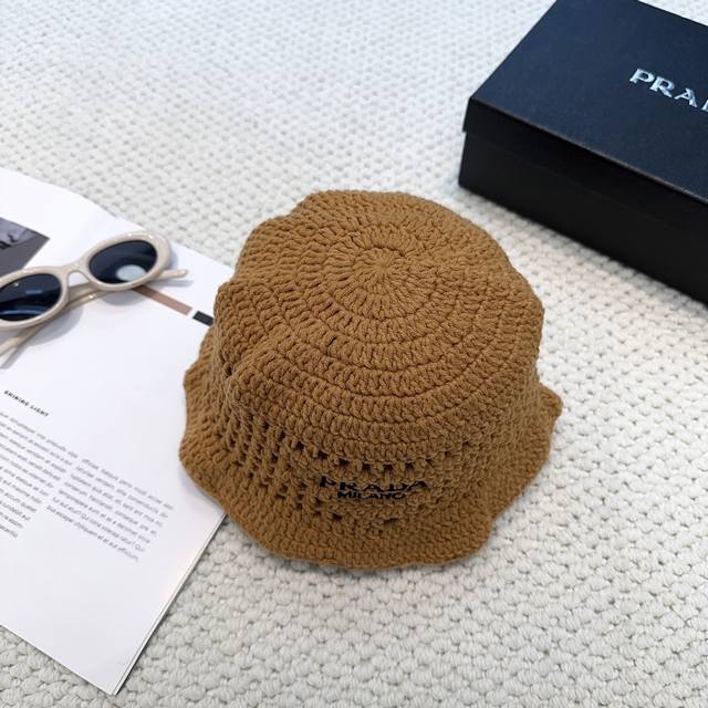 Prada's new knitted bucket hat is made of high-density material. It is a very ta