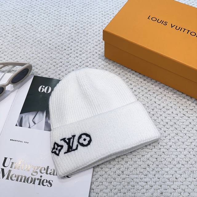 Lv official website knitted hat is very versatile and unisex. You can see the de