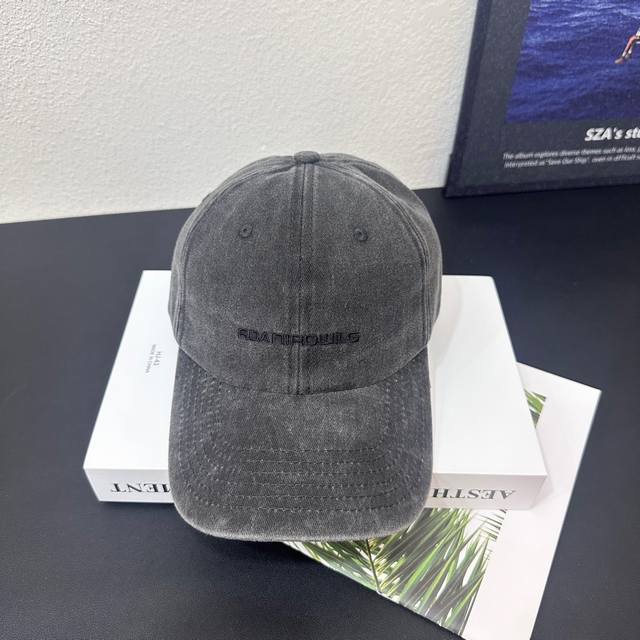 is a popular fashion brand. The new models are a must-have for early autumn wear