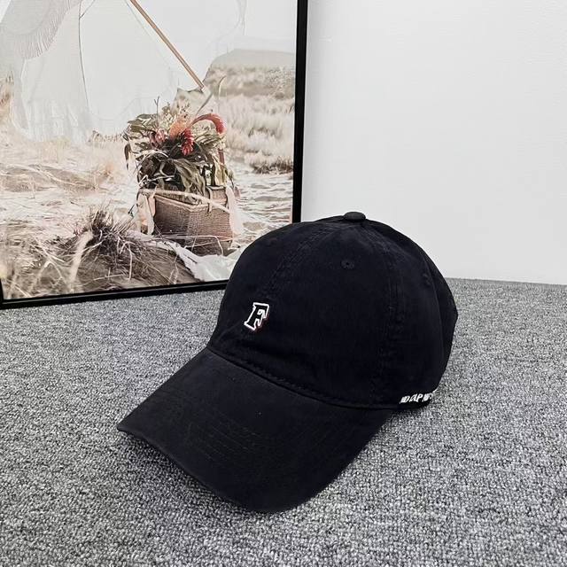 is a popular fashion brand. The new models are a must-have for early autumn wear