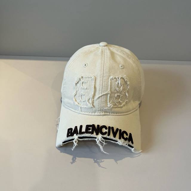 Balenciaga's new logo baseball cap in cool colors, perfect for both men and wome