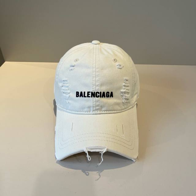 Balenciaga's new logo baseball cap in cool colors, perfect for both men and wome