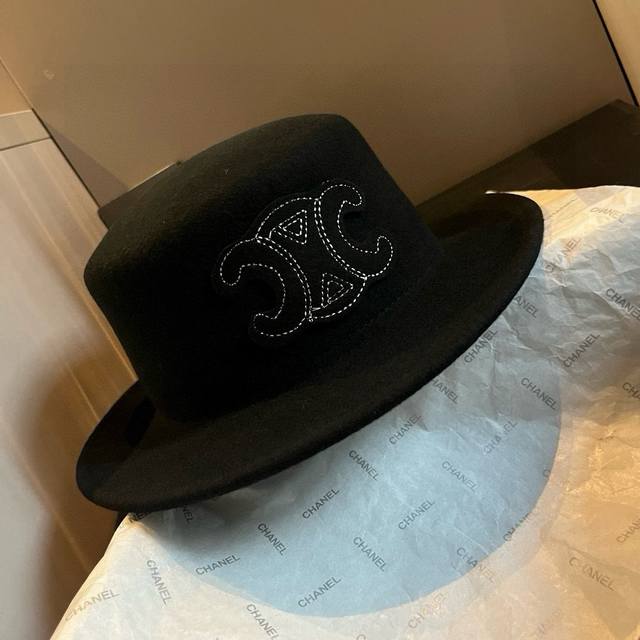 Celine new wool hat, flat top hat, 100% wool fabric%, head circumference 57cm