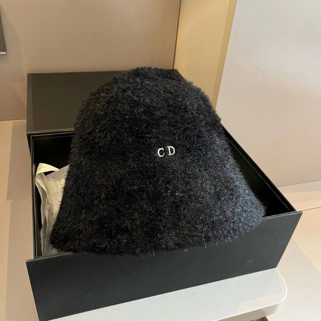 Dior hand-held beanie, head circumference 57cm