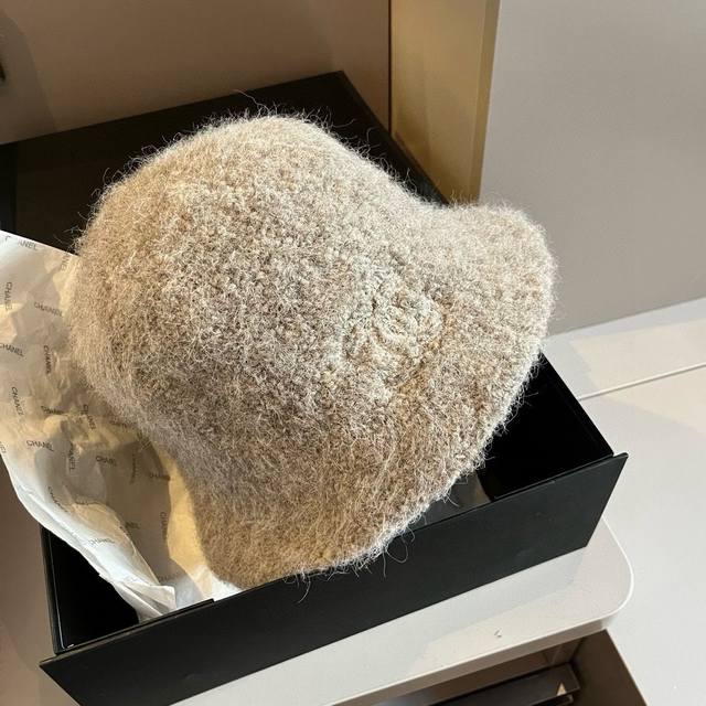 Chanel 's new wool hand-grabbed bucket hat, simple lady style, head circumferenc