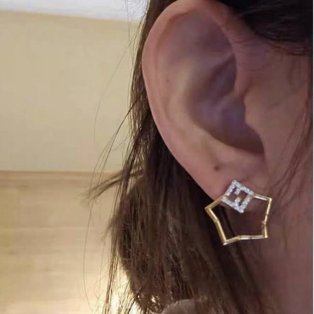 New Fendi Logo earrings High-end custom hot style New style simple and generous