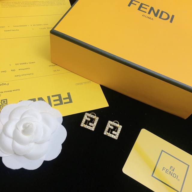 New Fendi Logo earrings High-end custom hot style New style simple and generous