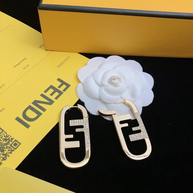 New Fendi Logo Earrings High-end Customization Hot New Style Simple and Elegant