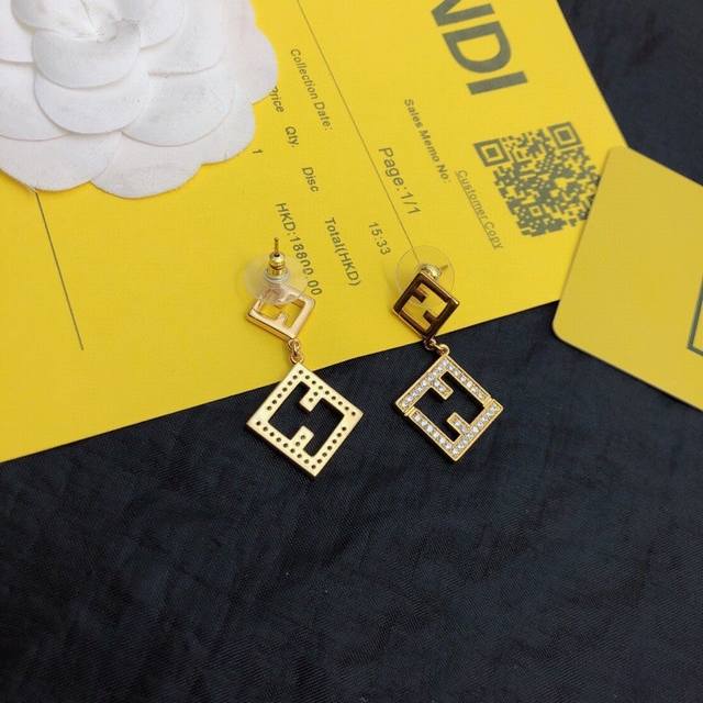 Fendi earrings high-end custom hot style new simple and generous earrings gorgeo