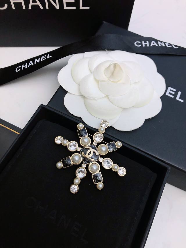 Chanel classic brooch real details present the official website homepage new gra