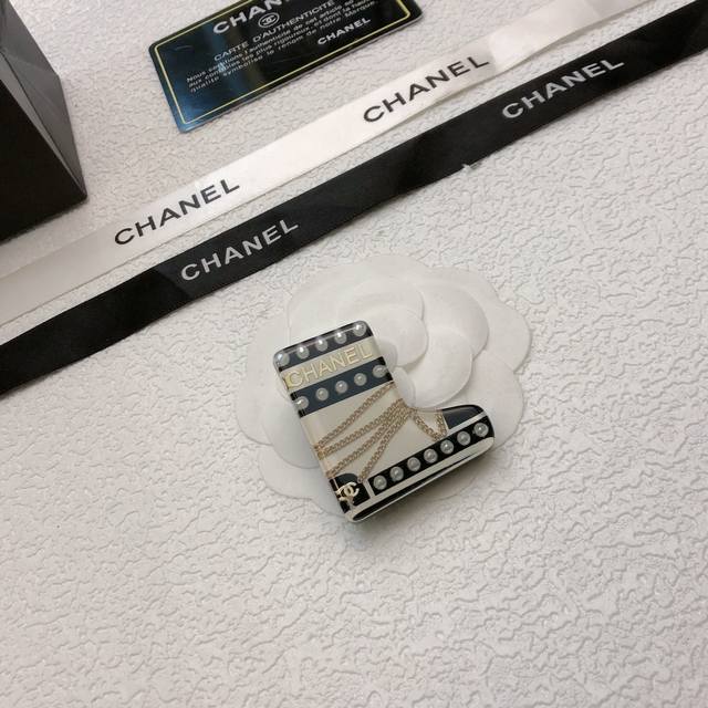 Chanel resin brooch Brooch. Sometimes simplicity doesn't necessarily mean ordina