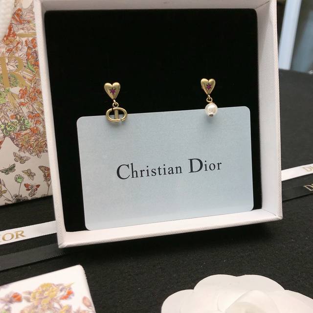 Dior Dior earrings are made of brass, a popular item, and are a must-have for ev