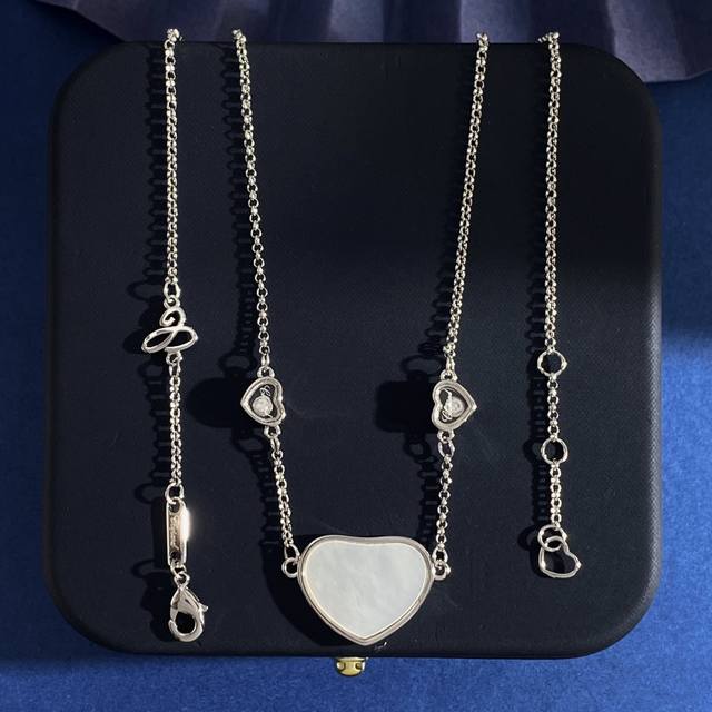 Chopard fashionable and versatile white mother-of-pearl heart-shaped two small p