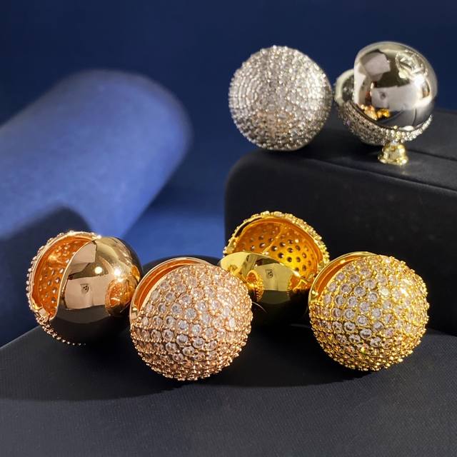 Lv Louis Vuitton European and American fashion atmosphere metal ball half diamon