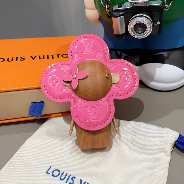 Louis Vuitton's new bag charms and keychains. LV Vivian sunflower bag charms and