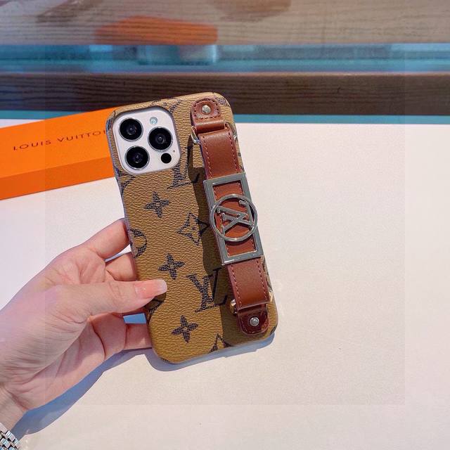 Lv wrist mobile phone case, official website synchronization Daphne series three