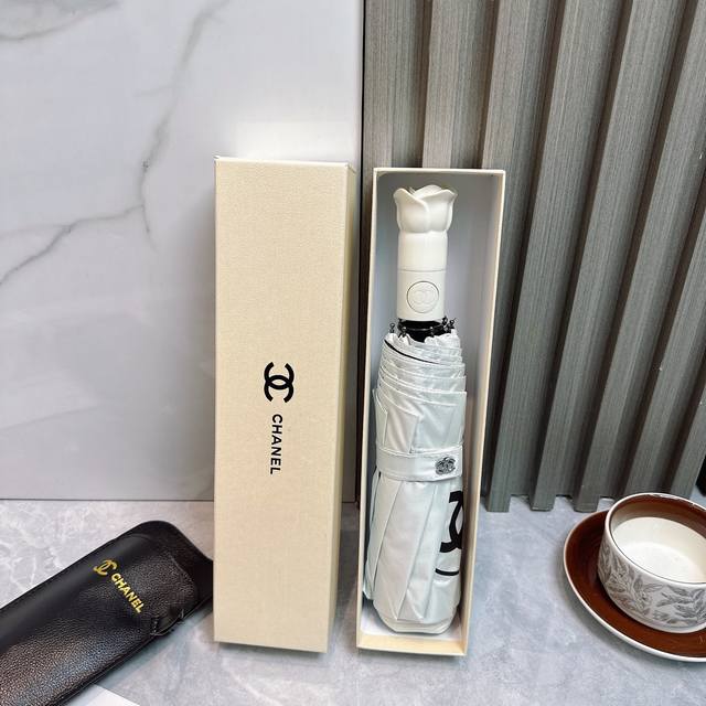 Chanel's new summer fully automatic folding umbrella. Black sunscreen effectivel