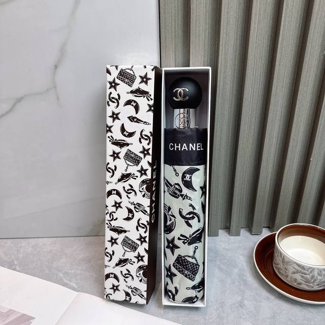 Chanel's new summer fully automatic folding umbrella. Its black coating effectiv