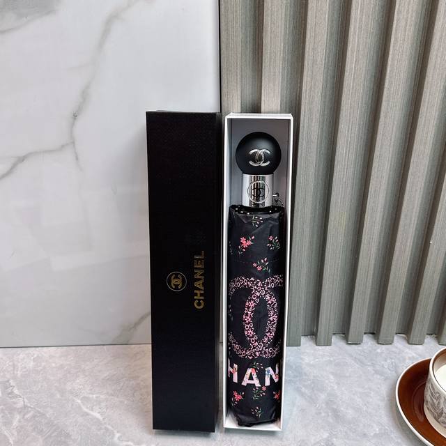 Chanel's new summer fully automatic folding umbrella. Black sunscreen effectivel
