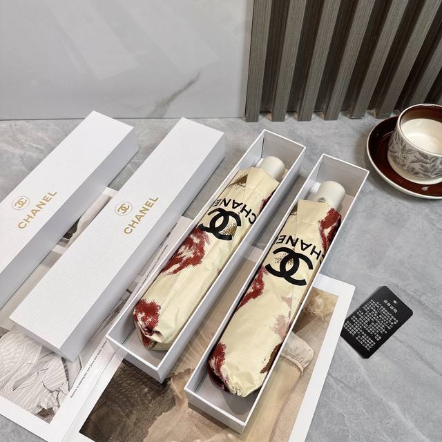 Chanel's new summer fully automatic folding umbrella. Its black coating effectiv