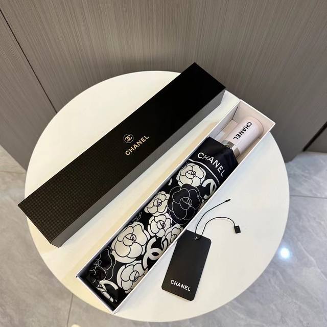 Chanel's new summer fully automatic folding umbrella. Its black coating effectiv